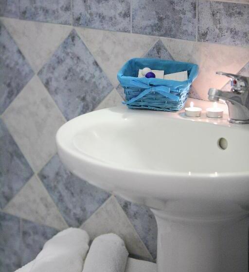 标准间, Paros Inn