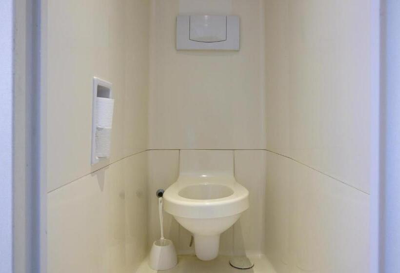 Номер Стандарт Трехместный, B&B HOTEL Chateauroux A20 l'occitane