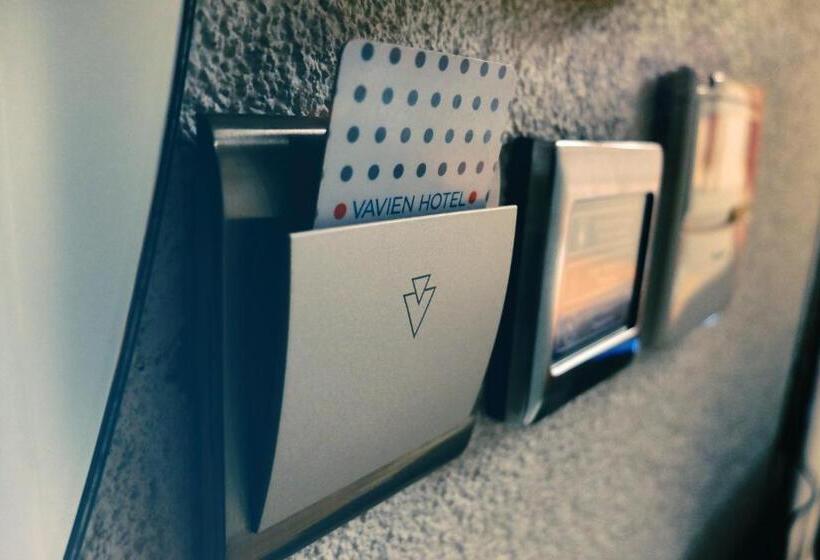 اتاق استاندارد سه نفره, Vavien