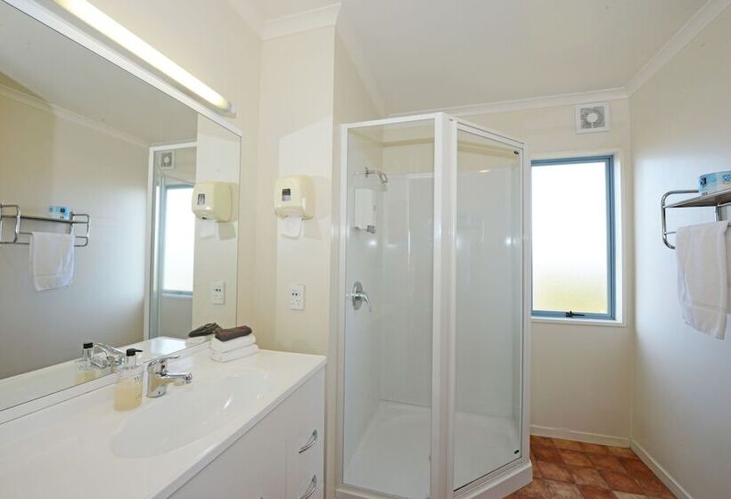 Студия Стандарт, Gateway Motor Inn
