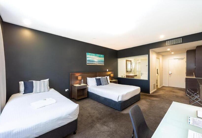Трехместный Номер Стандарт Вид на Сад, Sfera's Park Suites & Convention Centre