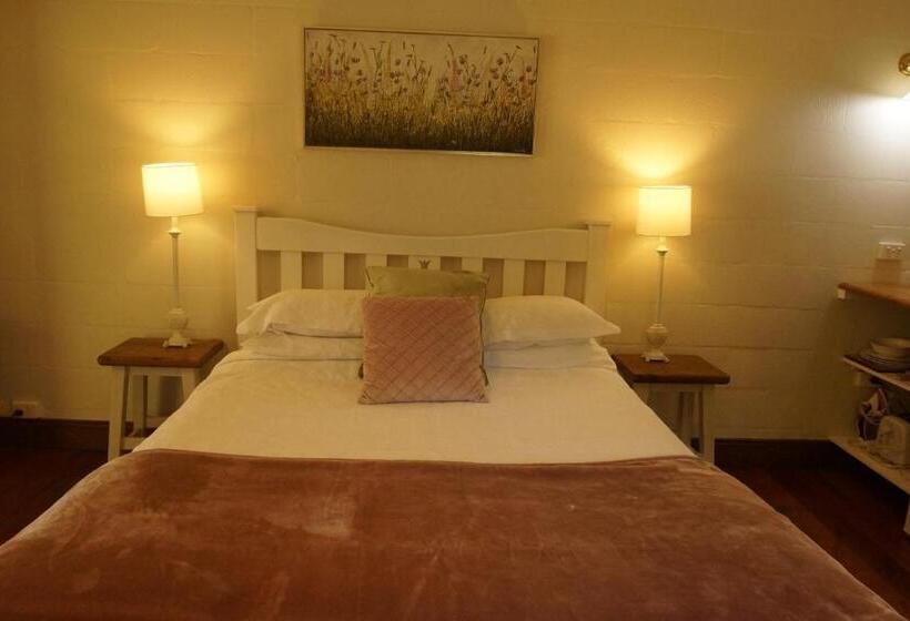 سوییت لوکس, The Carriages Boutique Hotel and Vineyard