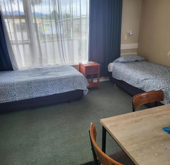Семейный Номер, Totara Lodge Motel