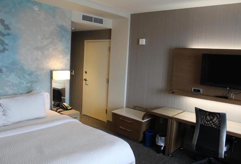 Стандартный Номер Кровать Кинг, Courtyard By Marriott Muncie At Horizon Convention Center