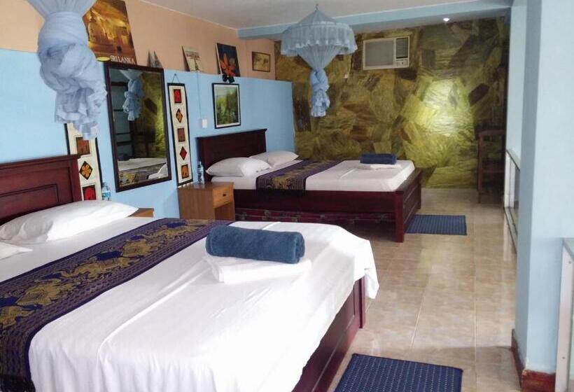 Семейные Апартаменты, Days Inn