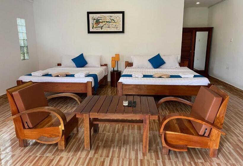 غرفة عائلية, Kep Lodge