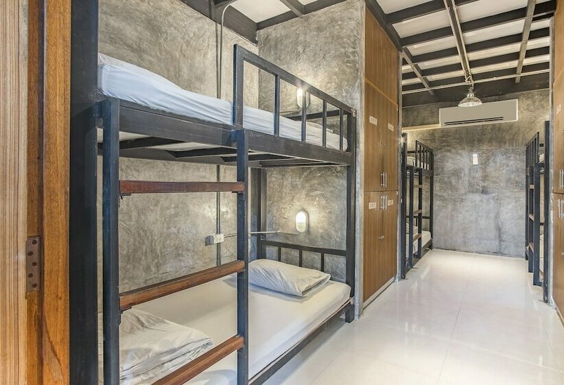공동 객실, Slumber Party Phi Phi