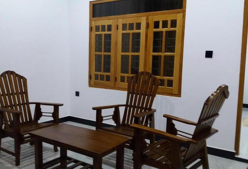 اتاق استاندارد با بالکن, Sea Zone Hotel Nilaveli