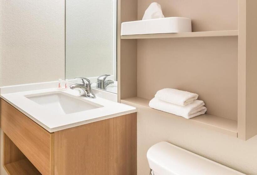 Люкс Адаптированный для Инвалидов, Microtel Inn & Suites By Wyndham Beaver Falls