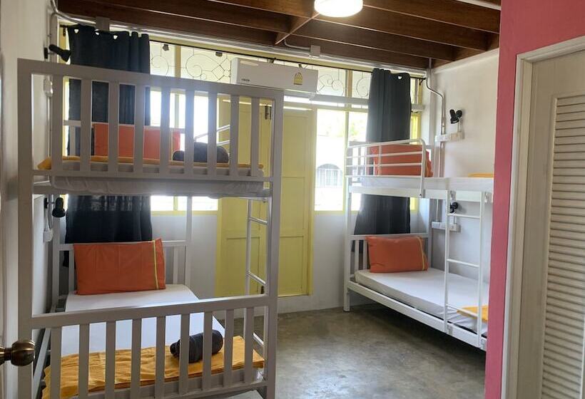 تختخواب در اتاق مشترک, Sleep Sheep Phuket Hostel Sha