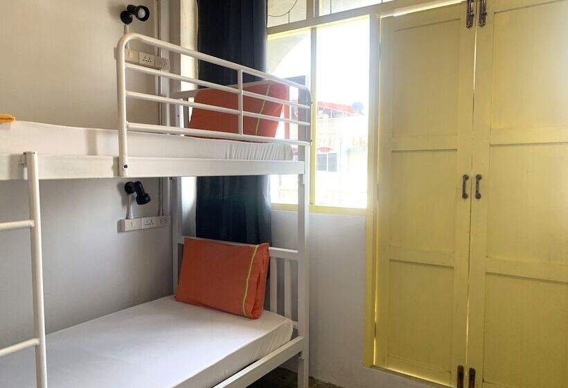 تختخواب در اتاق مشترک, Sleep Sheep Phuket Hostel Sha