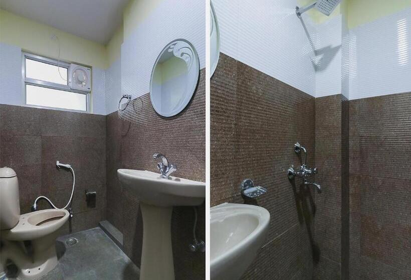 اتاق کلاسیک سه تخته, Flagship Shiv Ganga Home Stay