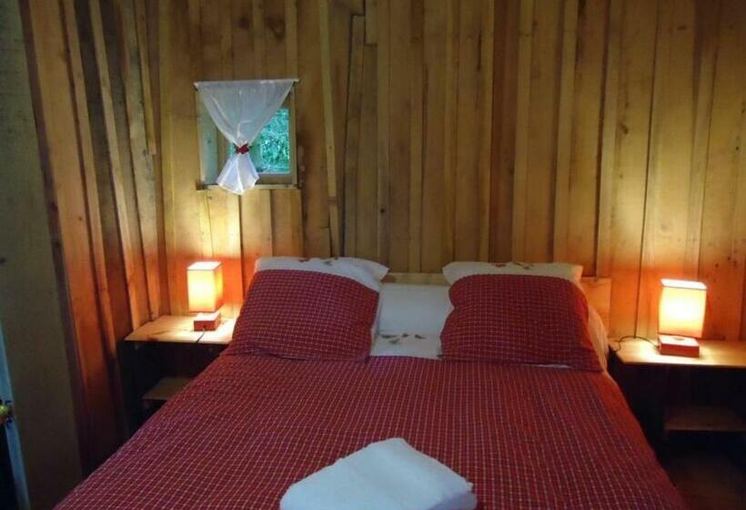 Семейный Номер, Cabane Familiale Tout Confort Avec Jardin, Animaux, Piscine Chauffée Et étangs à Saint Thomas De Cou