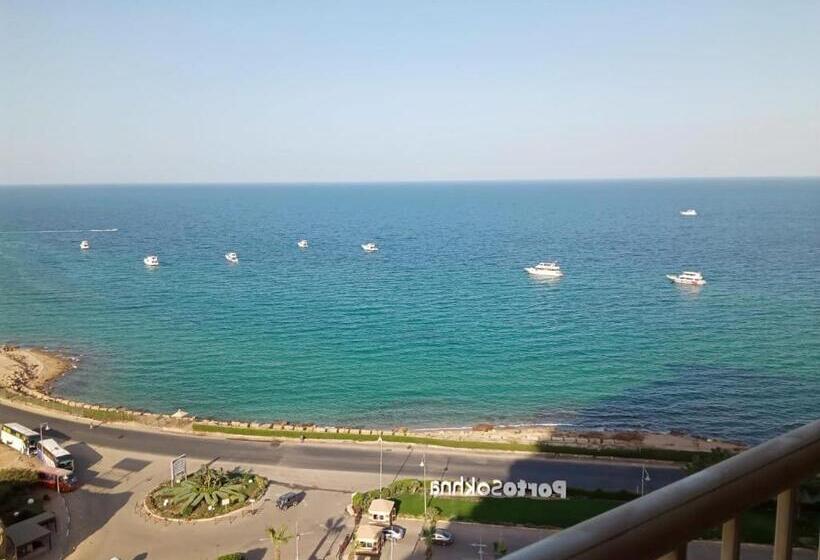 1 Bedroom Penthouse Apartment, Penthouse In Porto Pyramids Elsokhna Families Only
