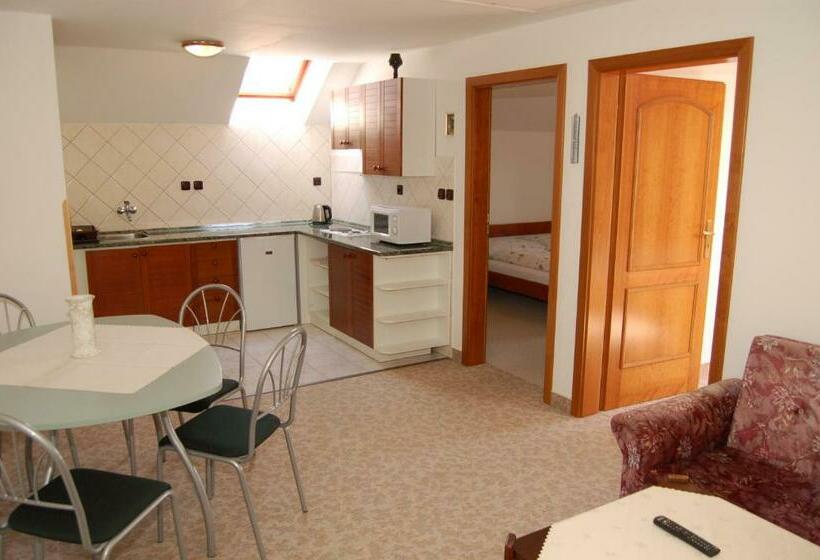 Апартаменты 2 Спальни с Балконом, Apartmány Florian