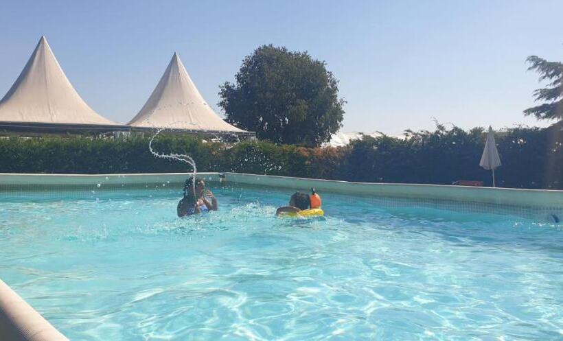 استودیوی لوکس, Residenza Le Dimore