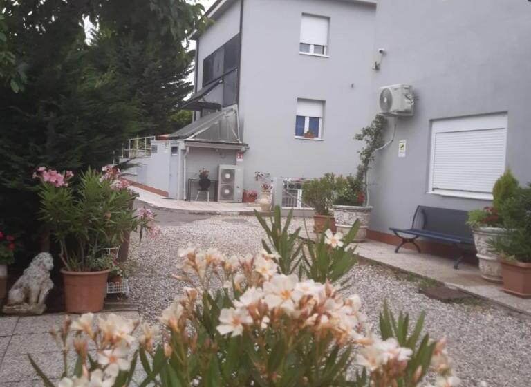 استودیوی لوکس, Residenza Le Dimore