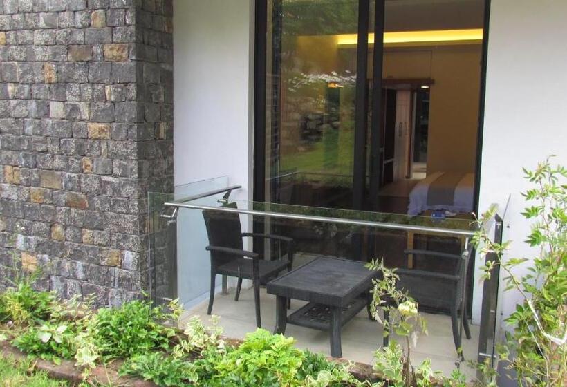 Номер Стандарт с Балконом, Mountain Retreat Kodai