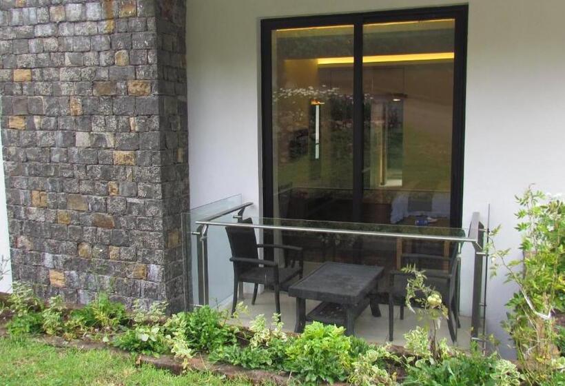 Номер Стандарт с Балконом, Mountain Retreat Kodai