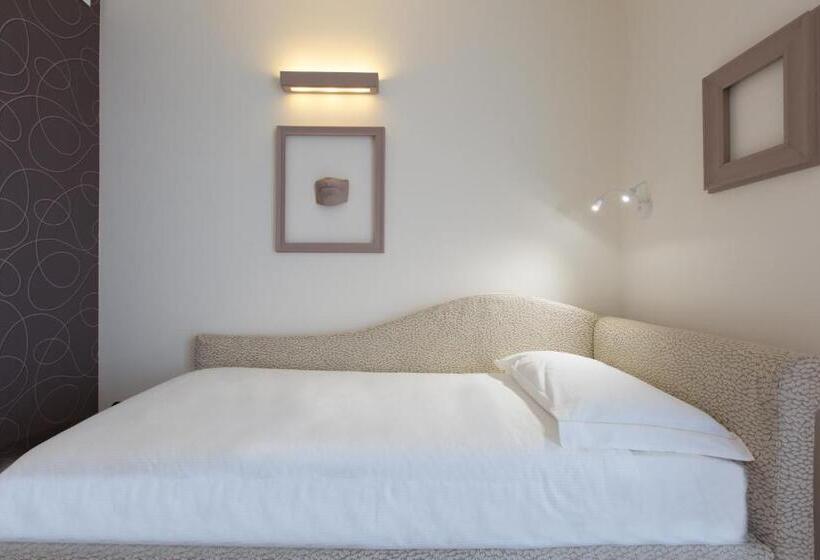 اتاق استاندارد با چشم‌انداز دریاچه, Al Campanile   Luxury Suites & Apartments