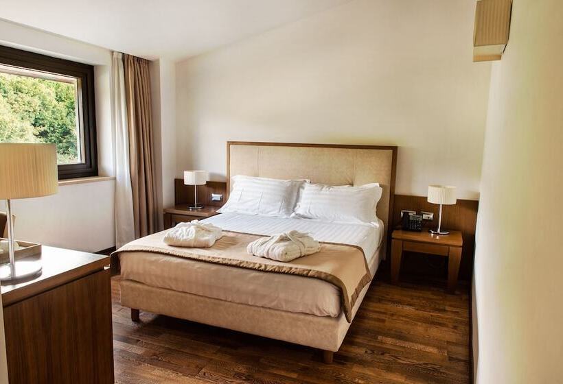 اتاق لوکس, Aqua Montis Resort & Spa