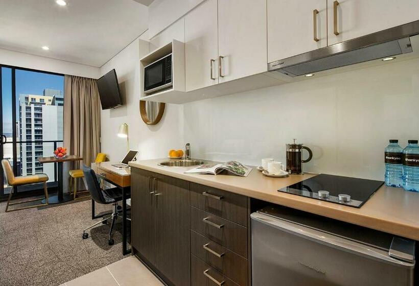 Студия Стандарт, Quest East Perth