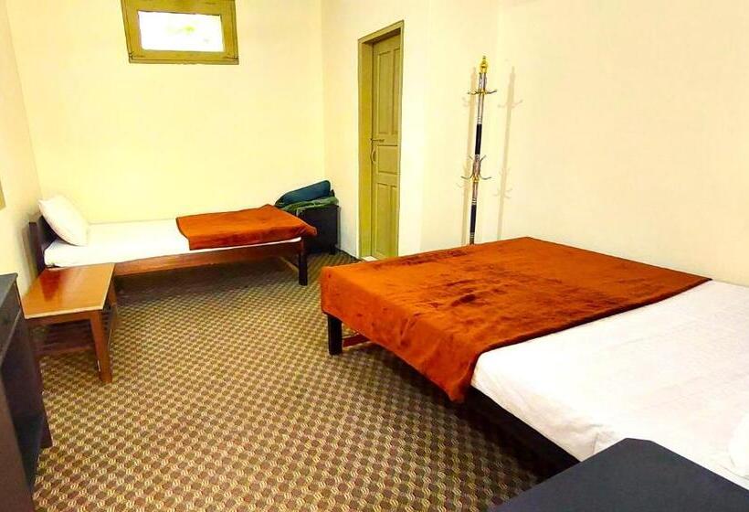 اتاق استاندارد, Raahi Hotel City Site Gilgit