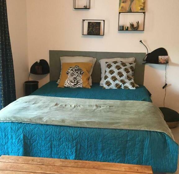 Номер Стандарт Трехместный, Cosy Private Bath And Garden