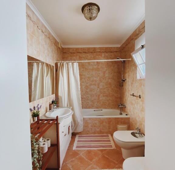 Люкс Кровать Кинг, Coastal Garden Paradise Retreat  6 Min From The Beach
