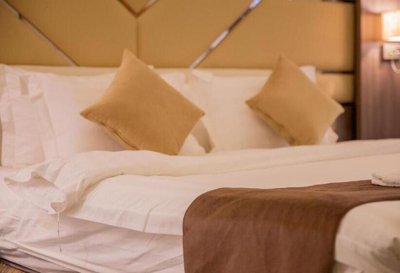 Люкс 3 Спальни, Guest House Hotel Apartments