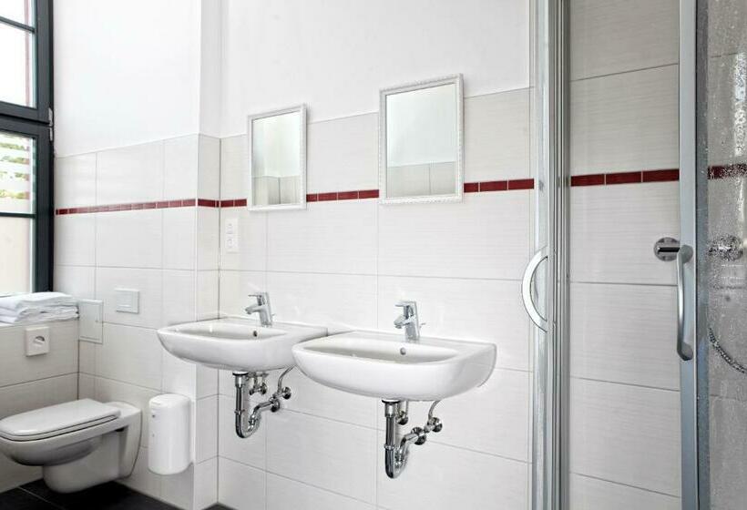 Семейный Номер, Hostel Am Güterbahnhof