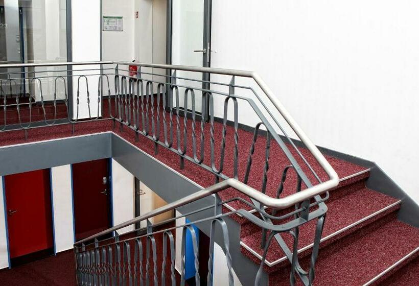 Номер Стандарт, Hostel Am Güterbahnhof