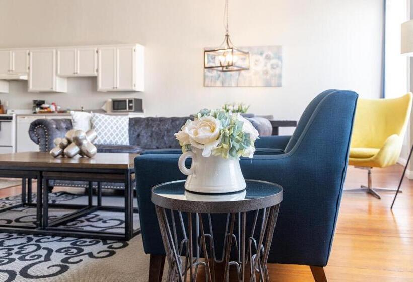 سوییت لوکس, Greely Gaslamp   Loft W Parking & 4 Beds #301