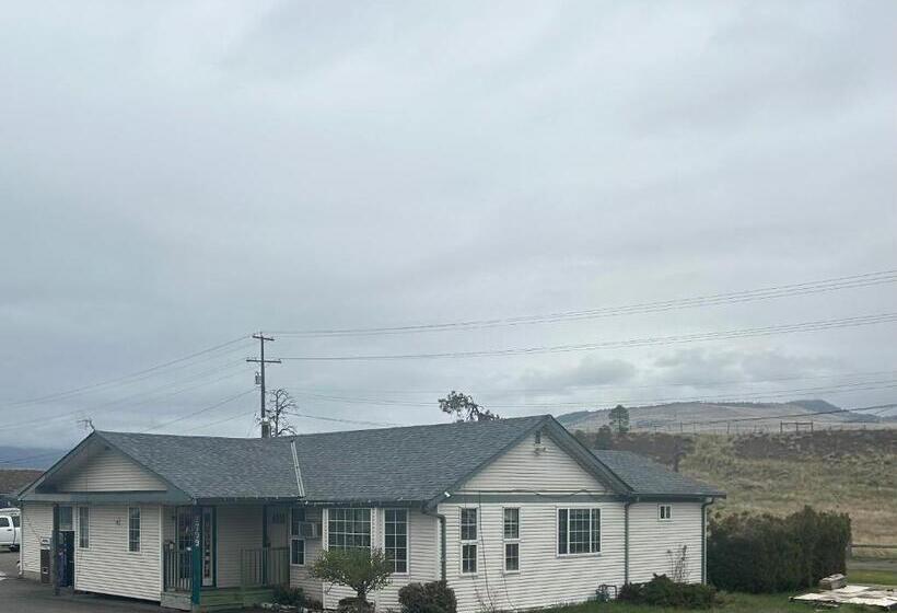 Номер Стандарт, Road Runner Motel Merritt Bc