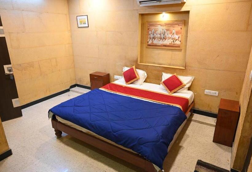 Номер Deluxe, Jaisalmer Bhagyashree