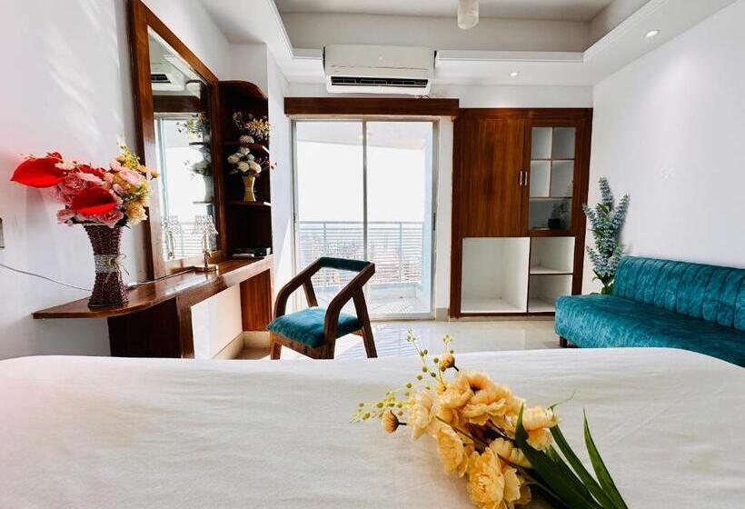 اتاق لوکس با بالکن و چشم‌انداز دریا, Modern Resort