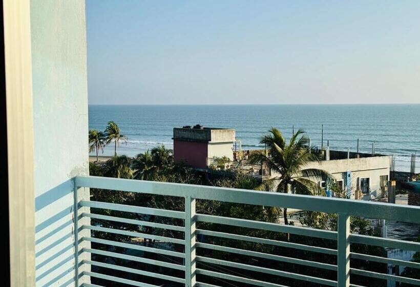 اتاق لوکس با بالکن و چشم‌انداز دریا, Modern Resort
