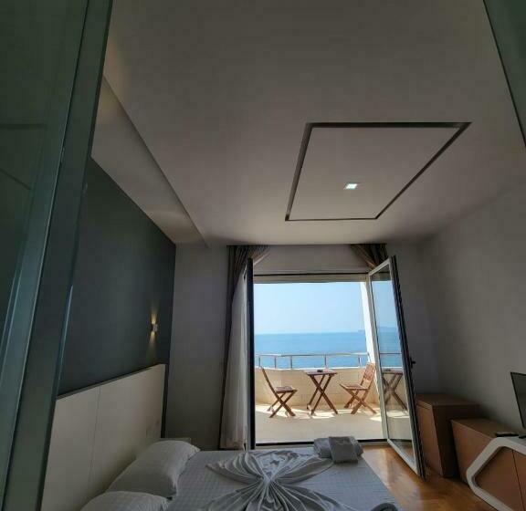 豪华海景房带阳台, Thea