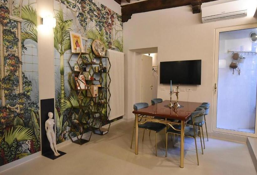 Standard room with outdoor bath, 50mt Dal Duomo   Casa Amasia