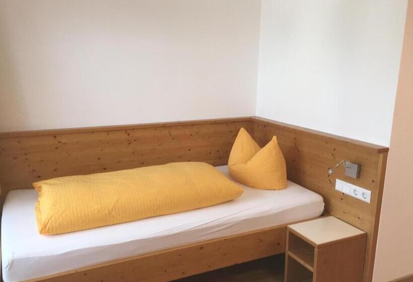 스탠다드 트리플 룸, Gasthaus Storchen