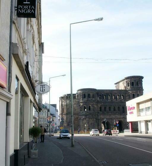 اتاق استاندارد یک نفره, Porta Nigra