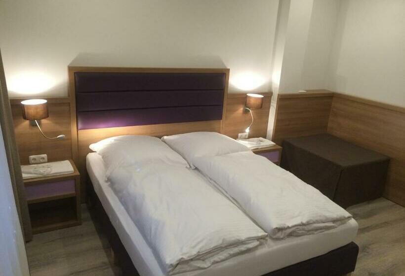 اتاق استاندارد با سرویس بهداشتی مشترک, Slamba Hostel