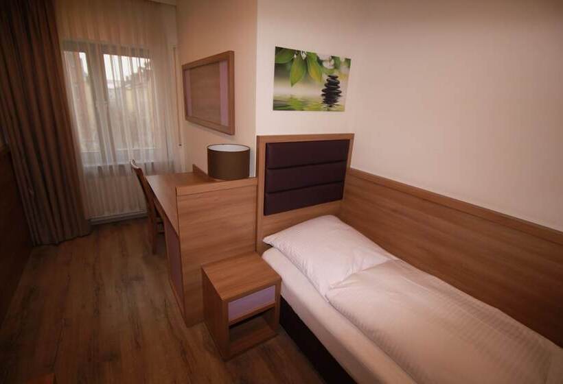 اتاق استاندارد یک نفره, Slamba Hostel