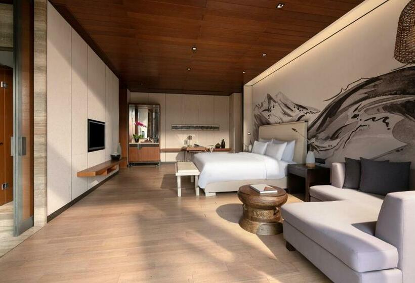 Номер Стандарт Вид на Озеро, Yanqi Hotel, Managed By Kempinski