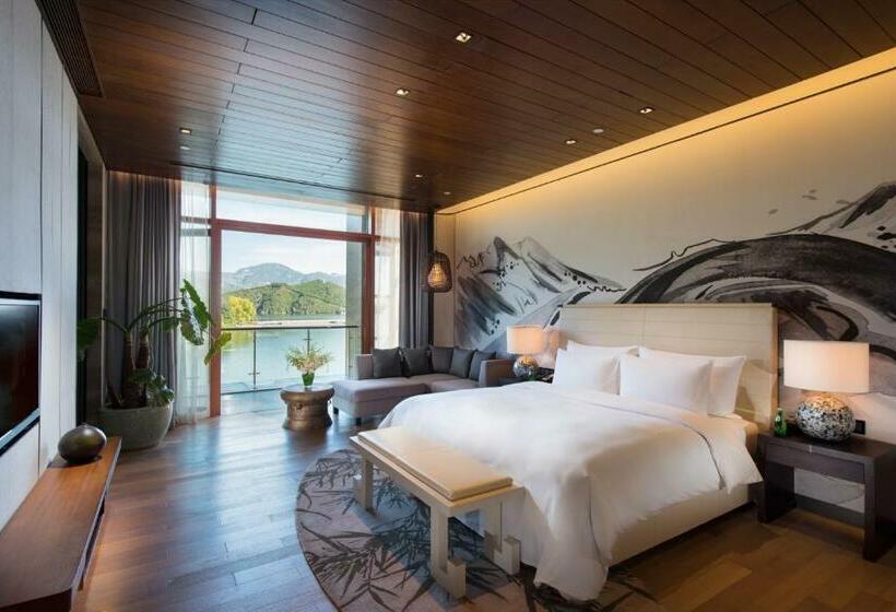 Номер Стандарт Вид на Озеро, Yanqi Hotel, Managed By Kempinski