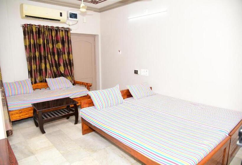 Номер Deluxe, Varsha Residency