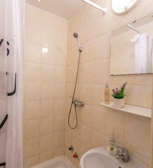 Апартаменты 1 Спальня Нижний Этаж, Pd Hostel