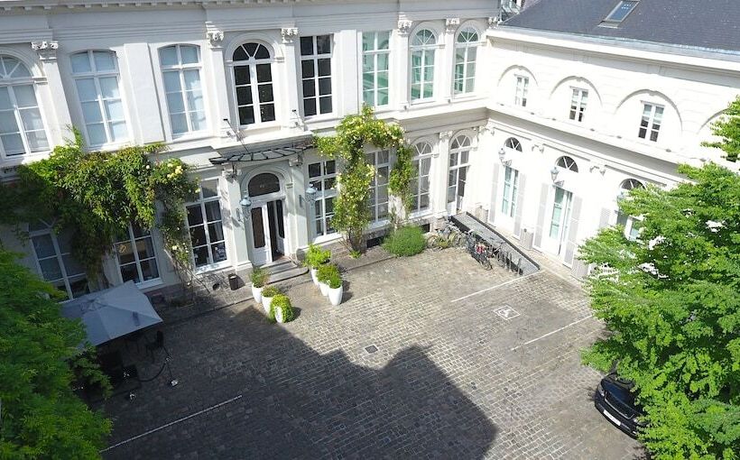 اتاق راحتی, Clarance Hotel Lille