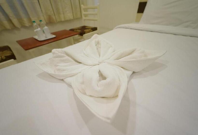 带大床的套房, Palmyra Grand Inn