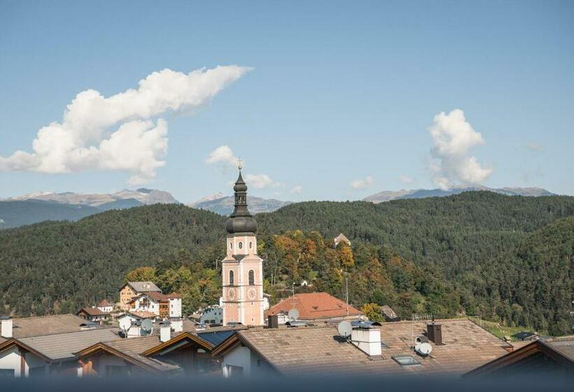 Номер Стандарт с Балконом, Castel Oswald Von Wolkenstein